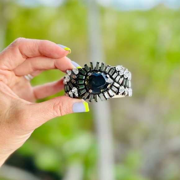 Dannijo Valentina Silvertone Multi-Crystal Cuff NWT - Picture 14 of 17
